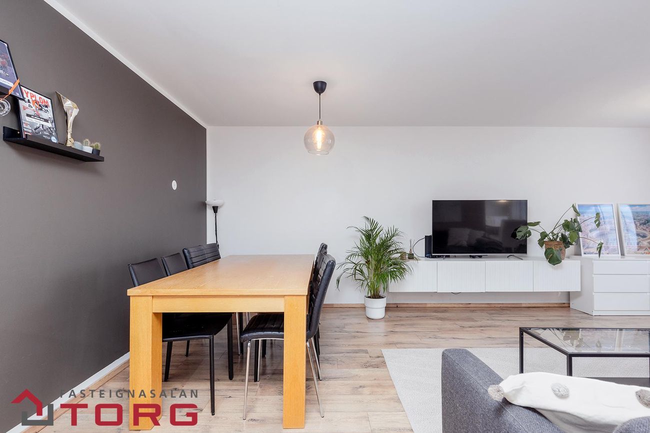 Hraunbær 196 - 0201, 110 Reykjavík