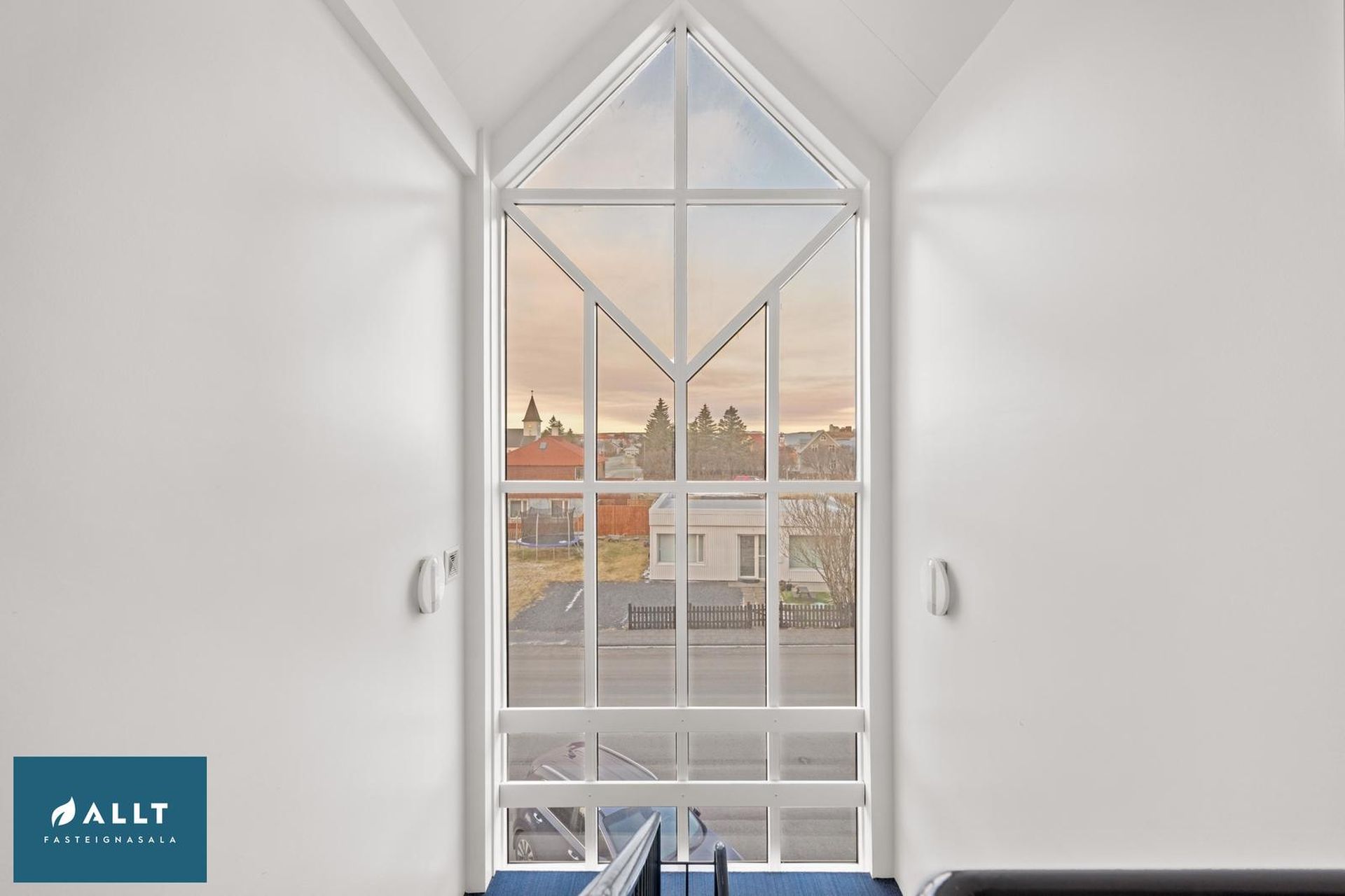 Kirkjuvegur 14, 230 Reykjanesbær