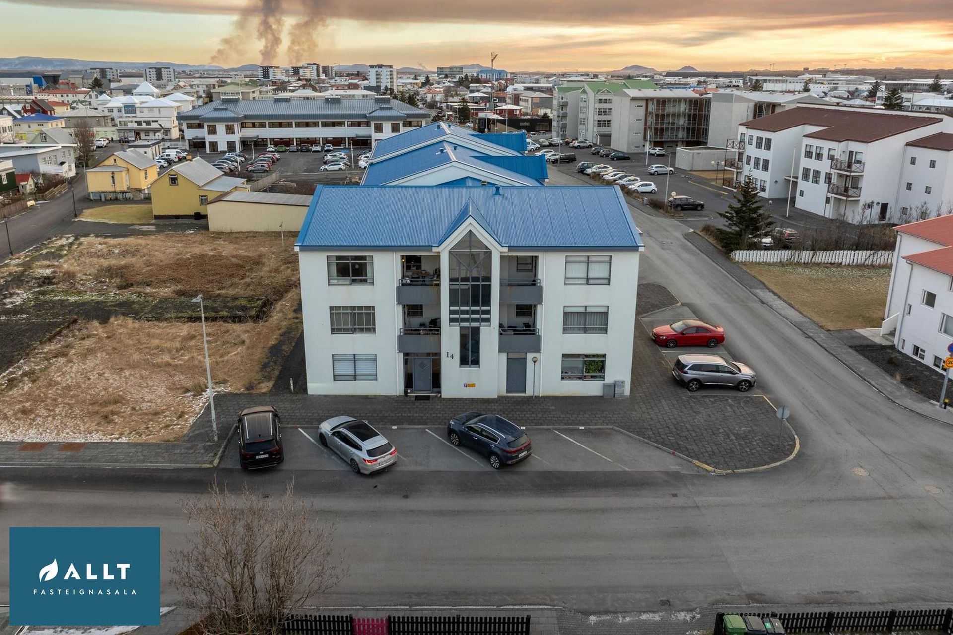 Kirkjuvegur 14, 230 Reykjanesbær