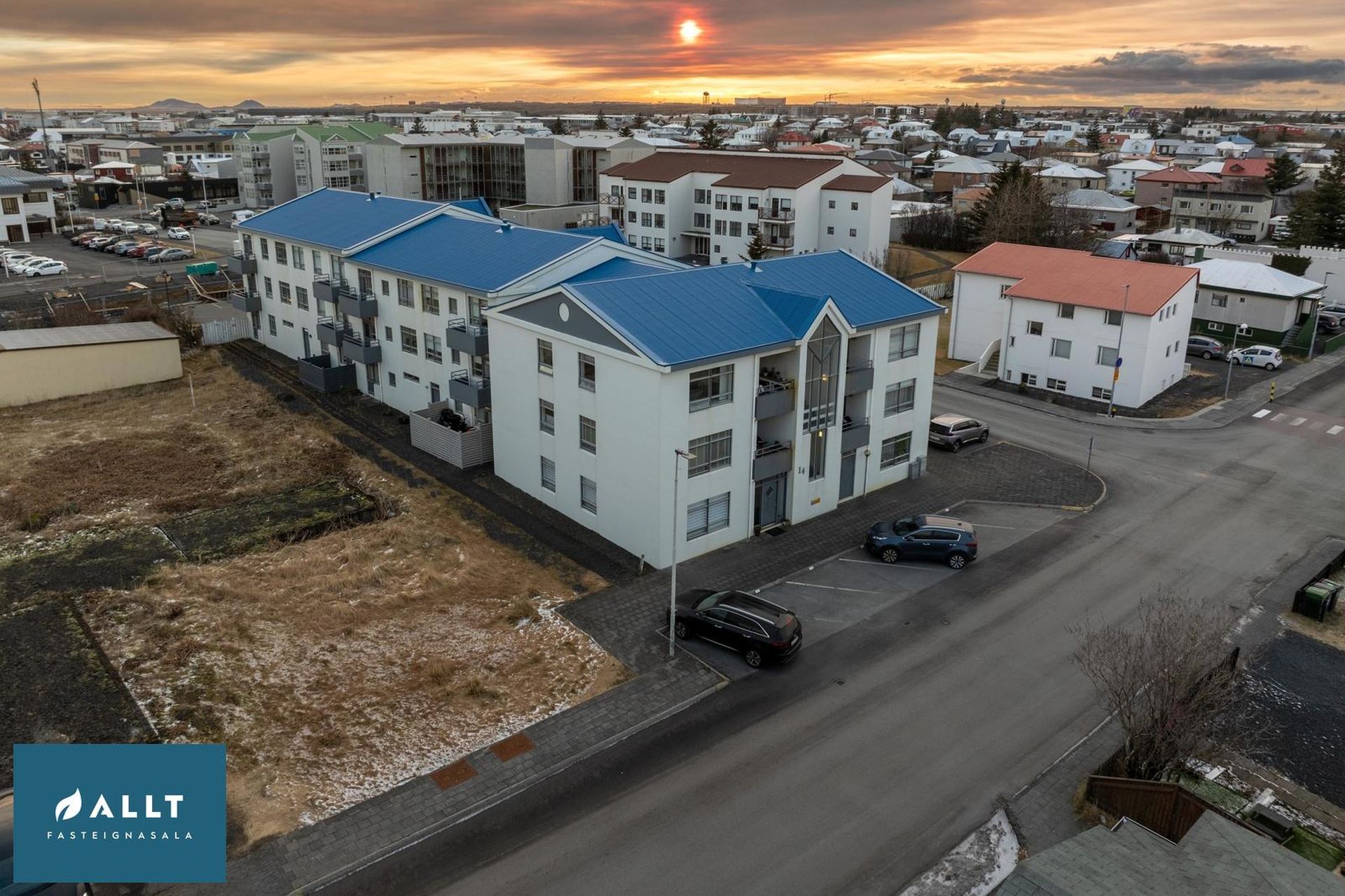 Kirkjuvegur 14, 230 Reykjanesbær