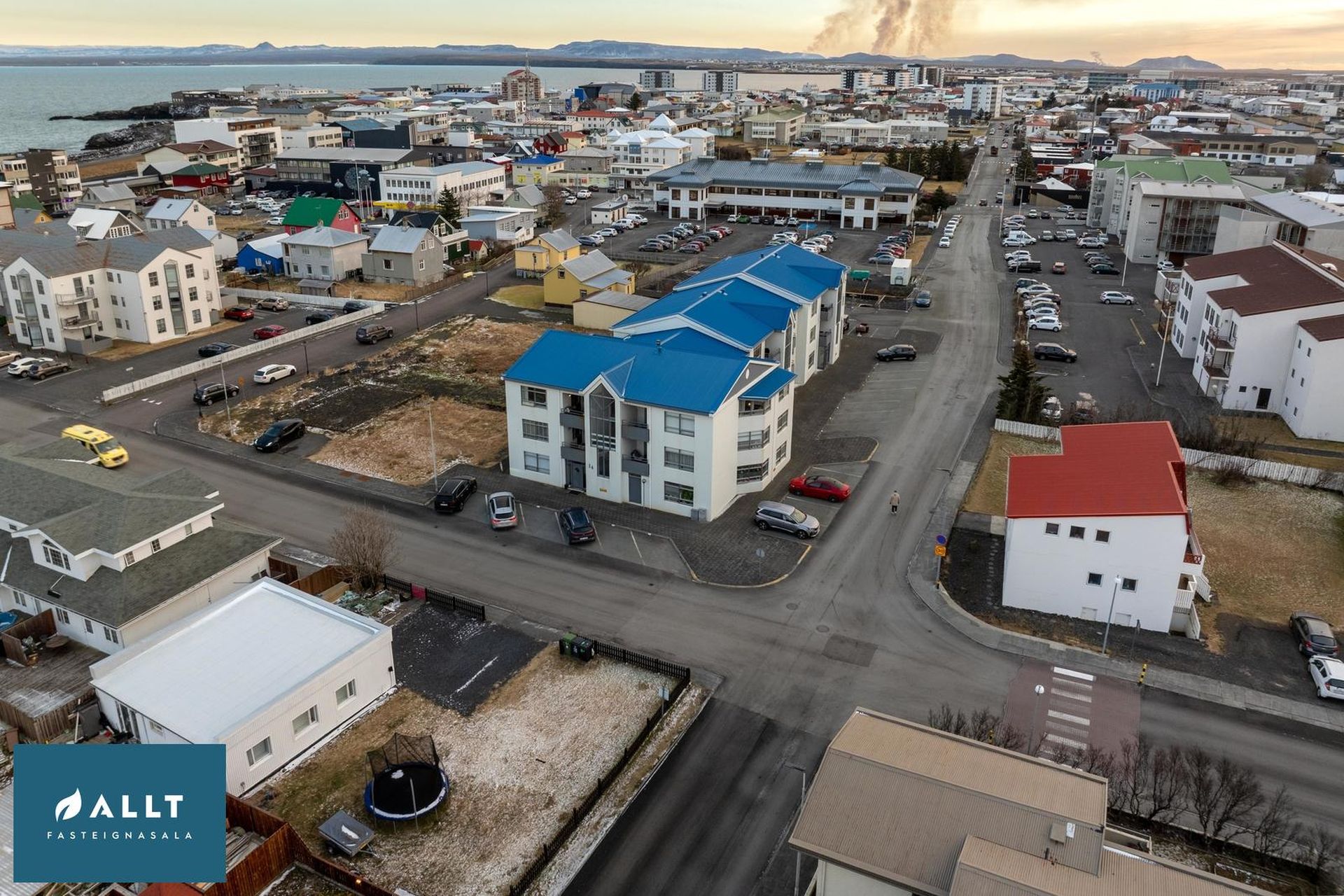 Kirkjuvegur 14, 230 Reykjanesbær