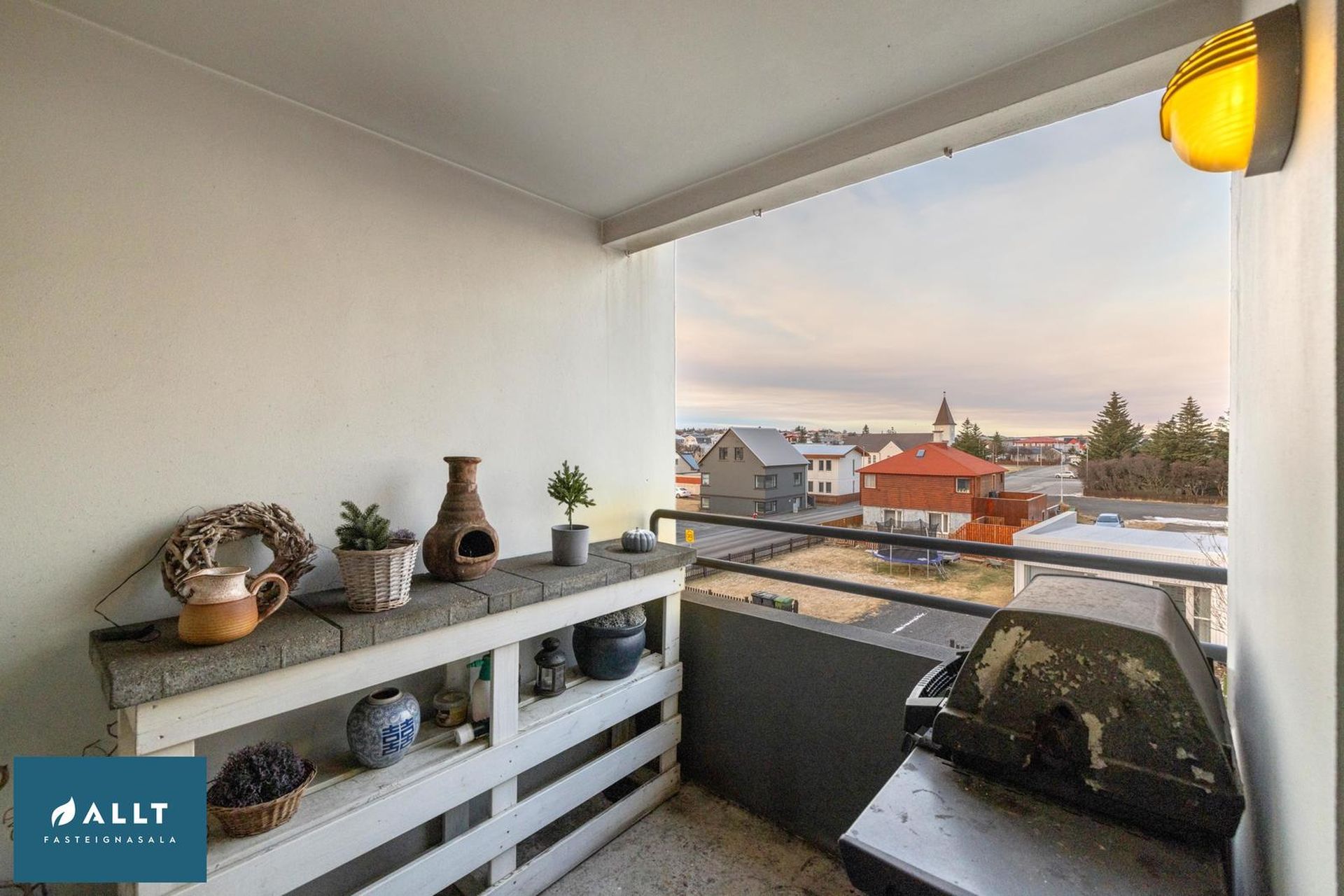 Kirkjuvegur 14, 230 Reykjanesbær