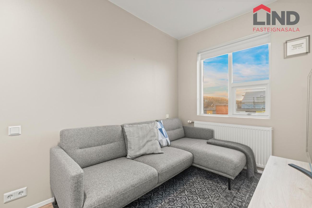 Jöfursbás 11D, 112 Reykjavík