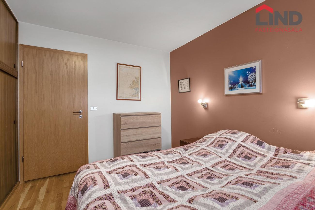 Asparfell 12, 111 Reykjavík