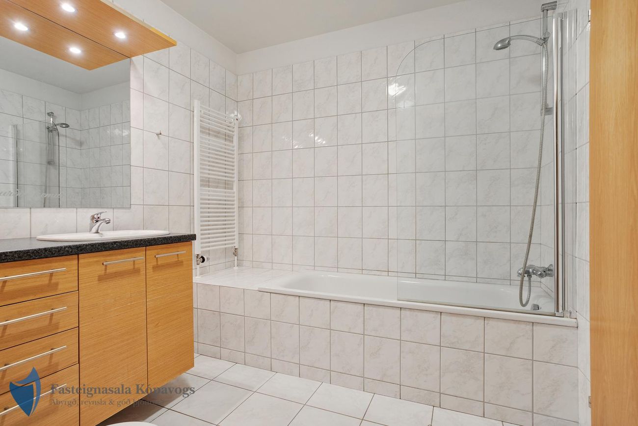 Drekavellir 18, 221 Hafnarfjörður