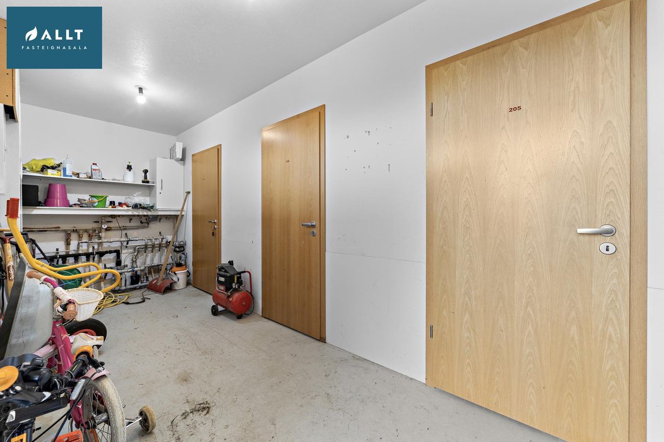 Tjarnabakki 8, 260 Reykjanesbær