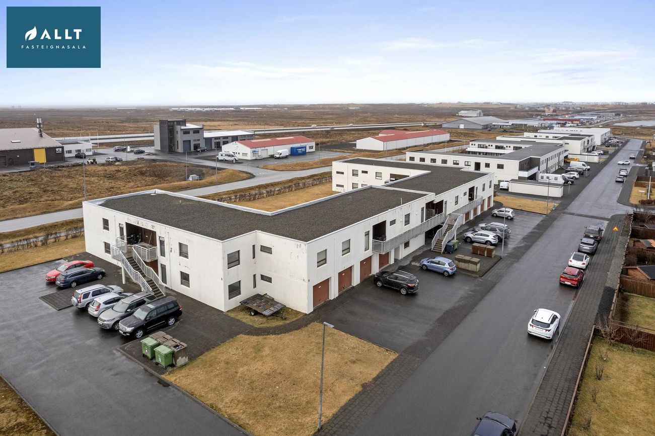 Tjarnabakki 8, 260 Reykjanesbær