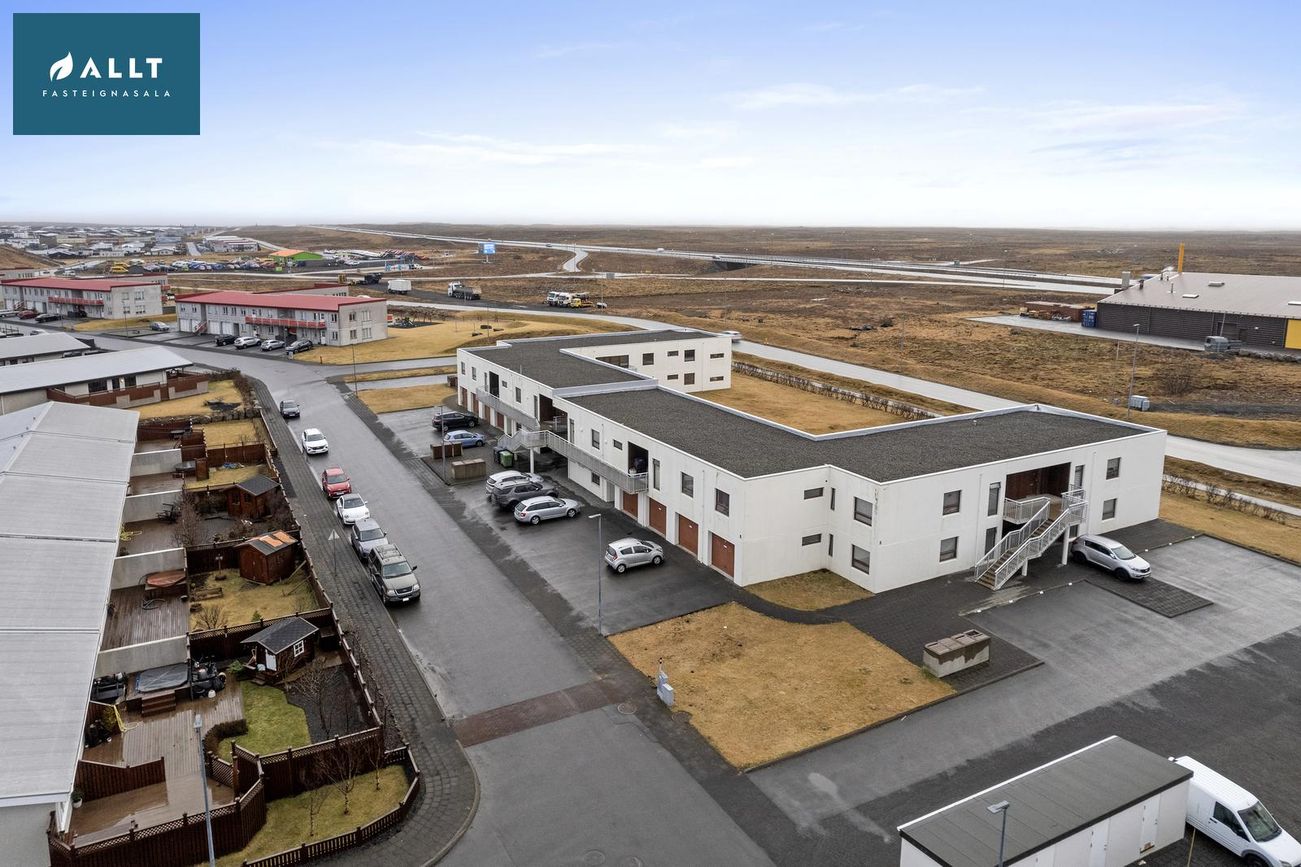 Tjarnabakki 8, 260 Reykjanesbær