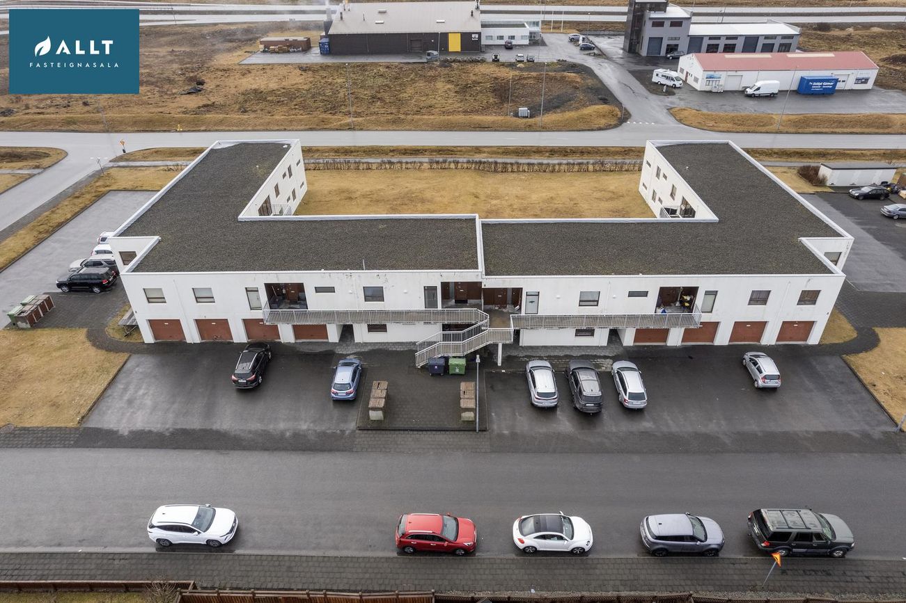 Tjarnabakki 8, 260 Reykjanesbær
