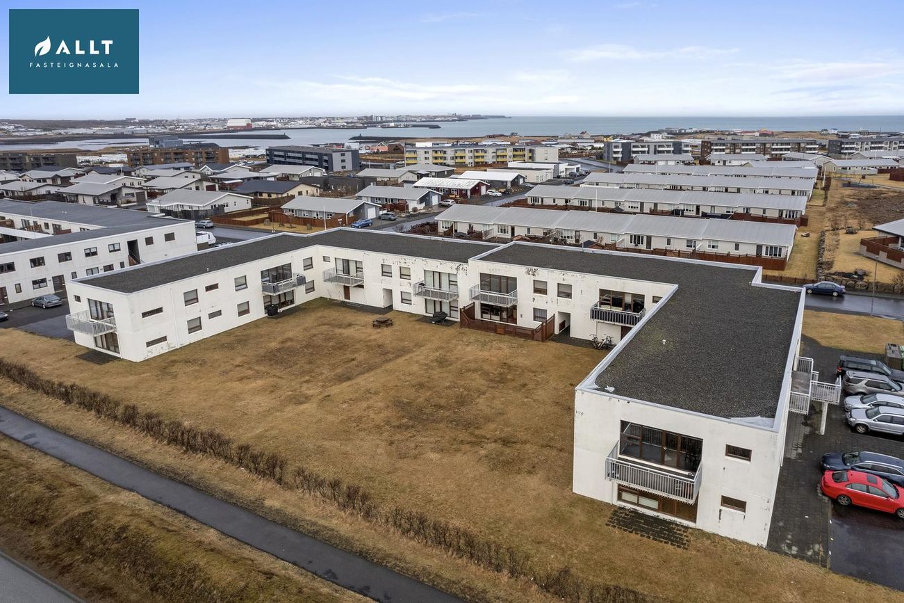 Tjarnabakki 8, 260 Reykjanesbær