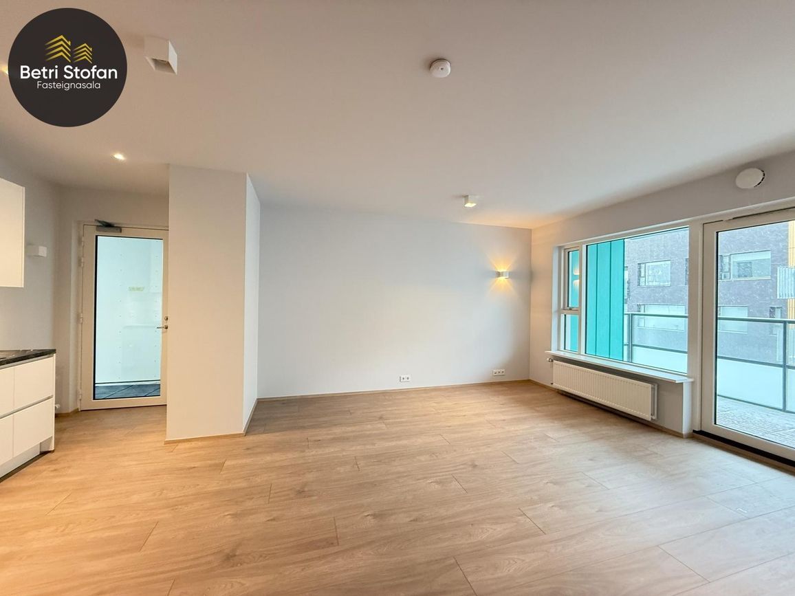 Fálkahlíð 5, 102 Reykjavík
