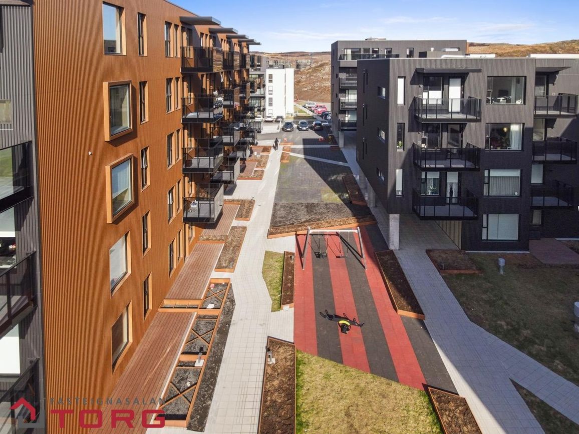 Áshamar 42 - 0506, 221 Hafnarfjörður