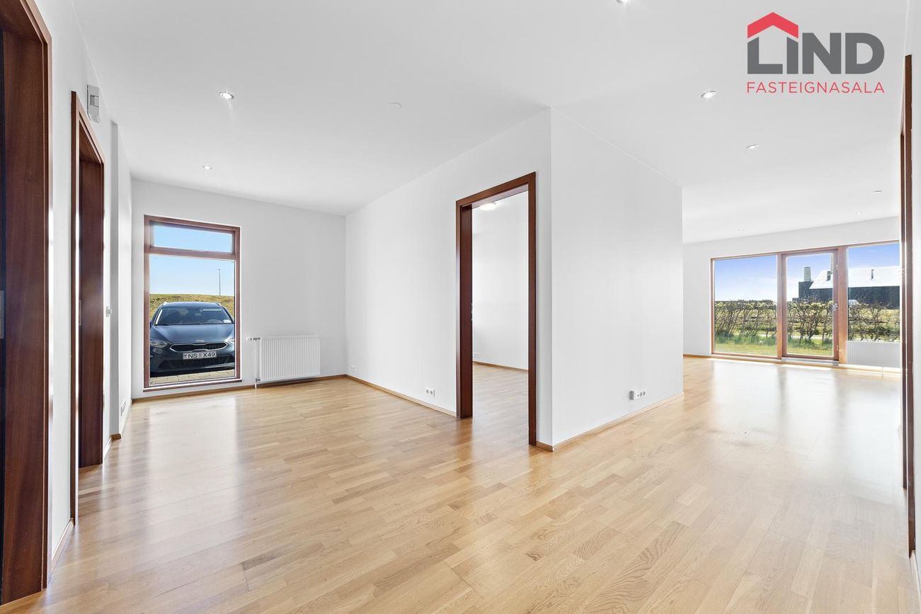 Tjarnabakki 8, 260 Reykjanesbær
