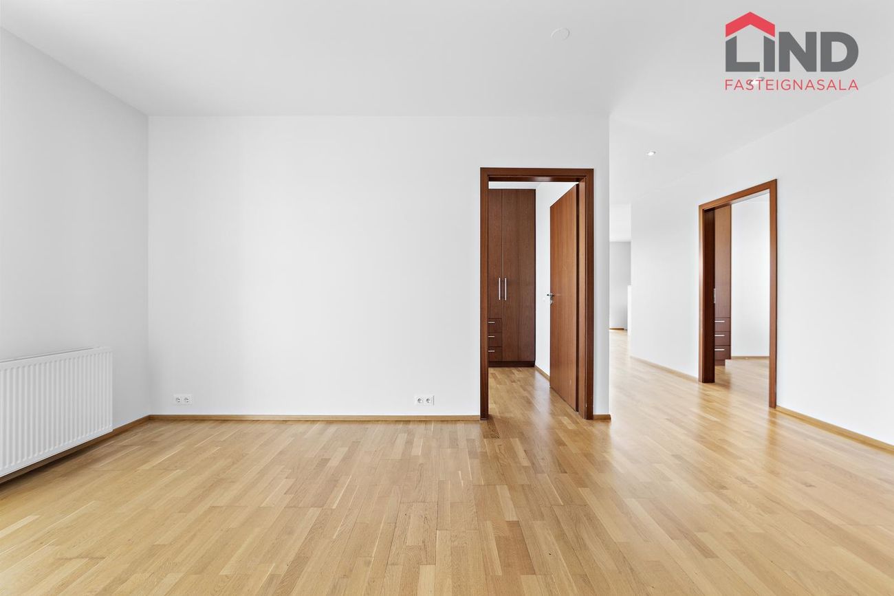Tjarnabakki 8, 260 Reykjanesbær