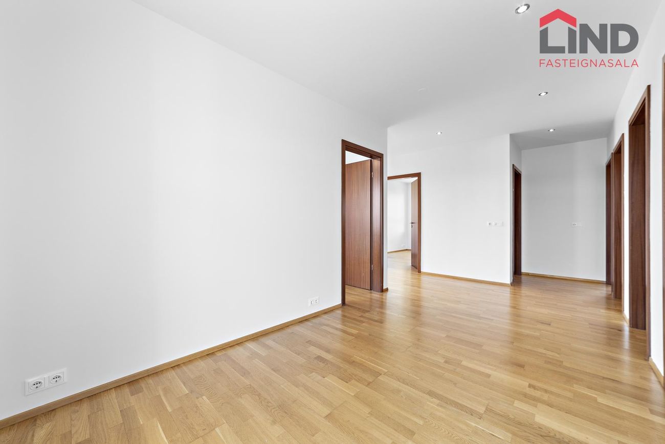 Tjarnabakki 8, 260 Reykjanesbær