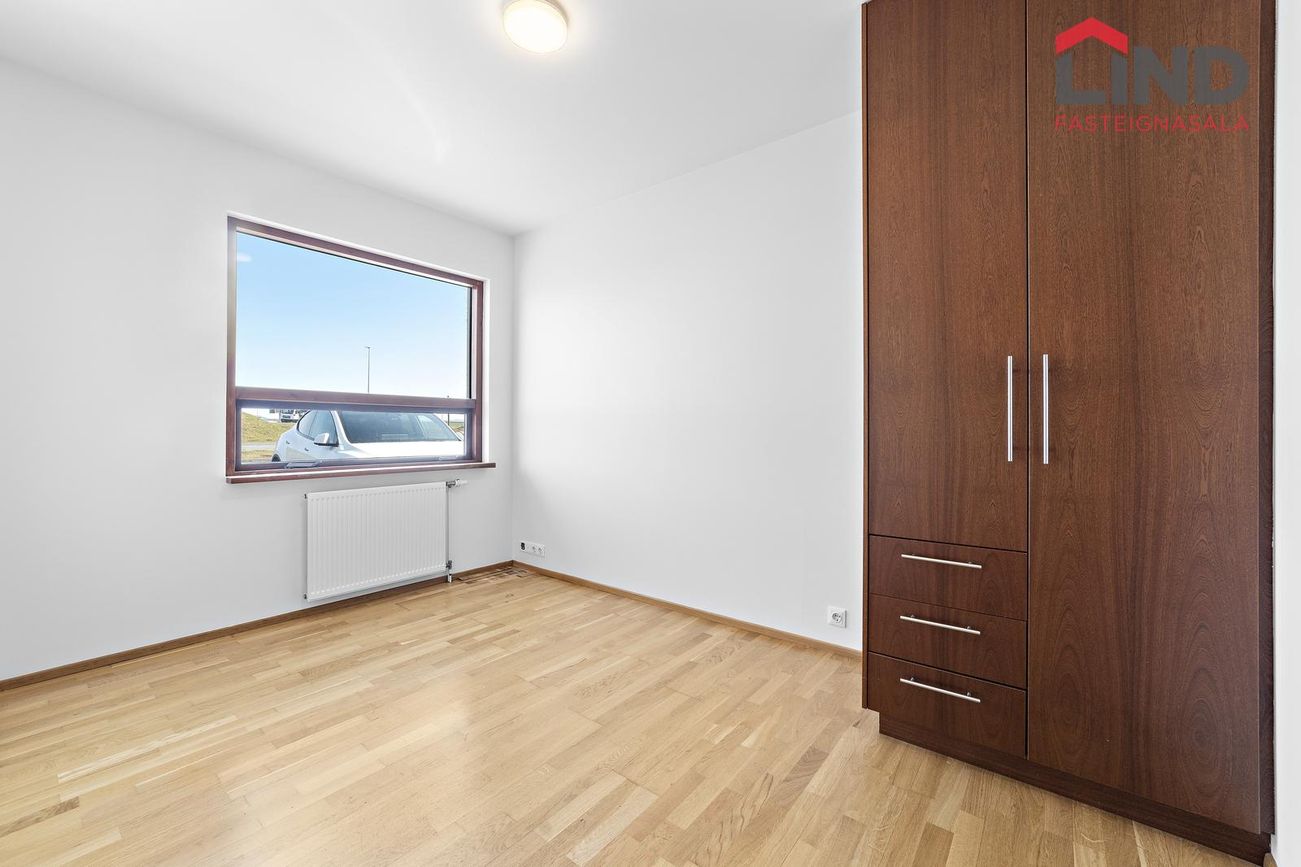 Tjarnabakki 8, 260 Reykjanesbær