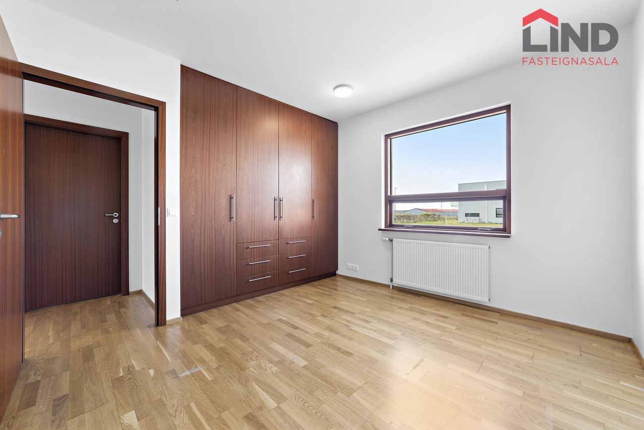 Tjarnabakki 8, 260 Reykjanesbær