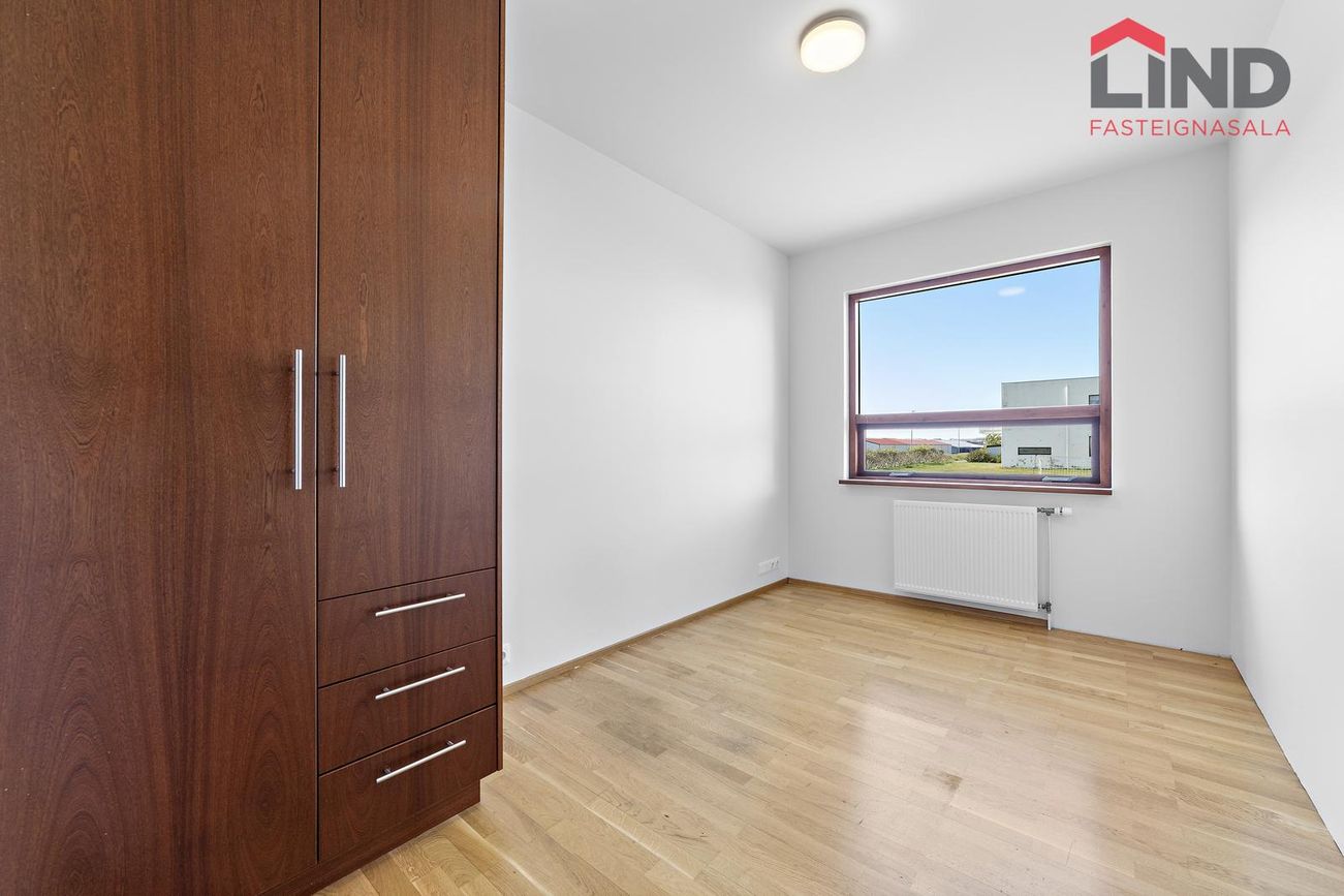 Tjarnabakki 8, 260 Reykjanesbær