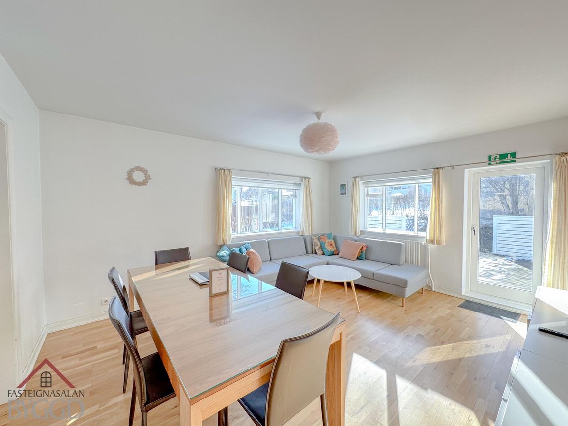 Munkaþverárstræti 33, 600 Akureyri