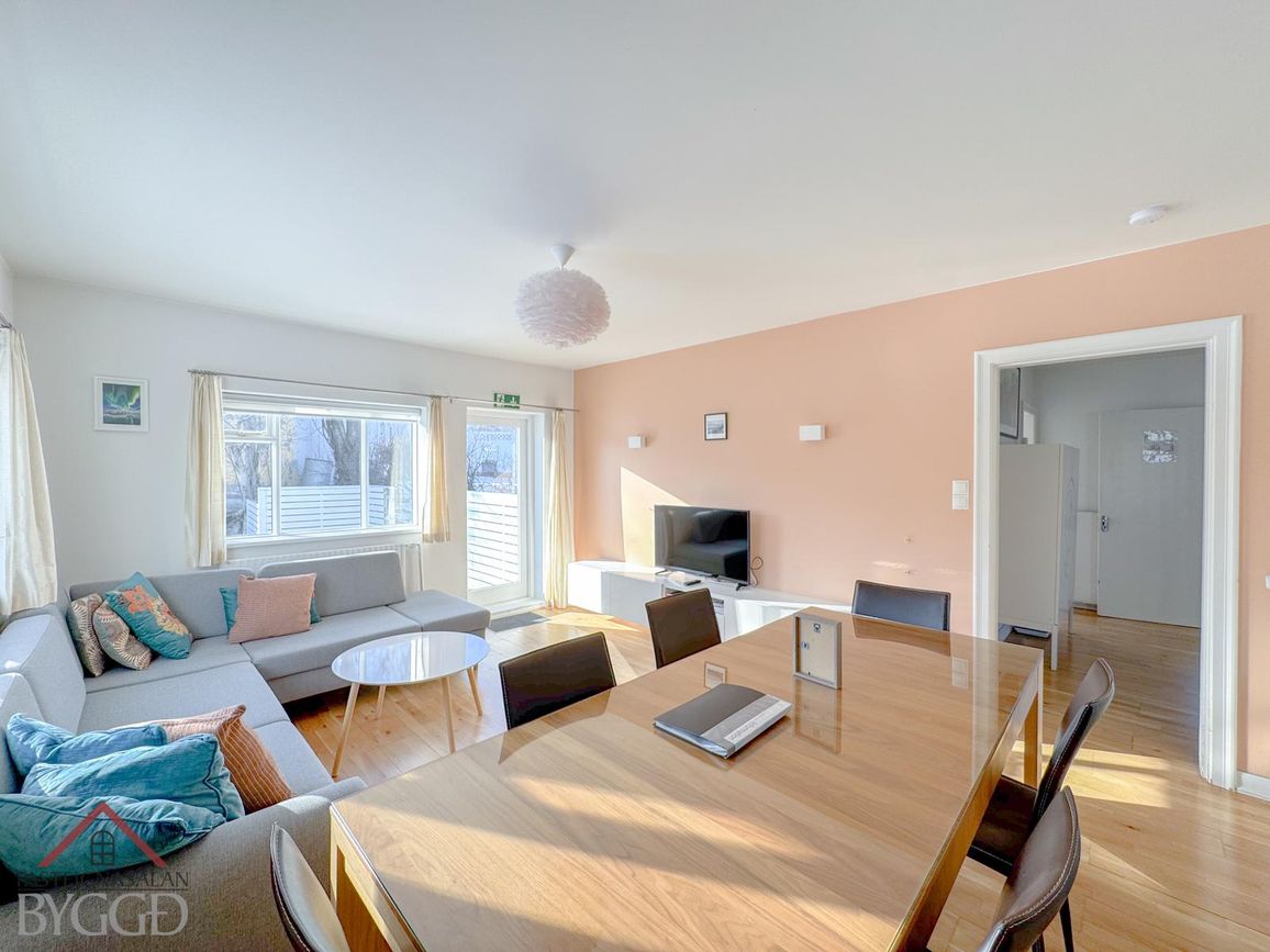 Munkaþverárstræti 33, 600 Akureyri