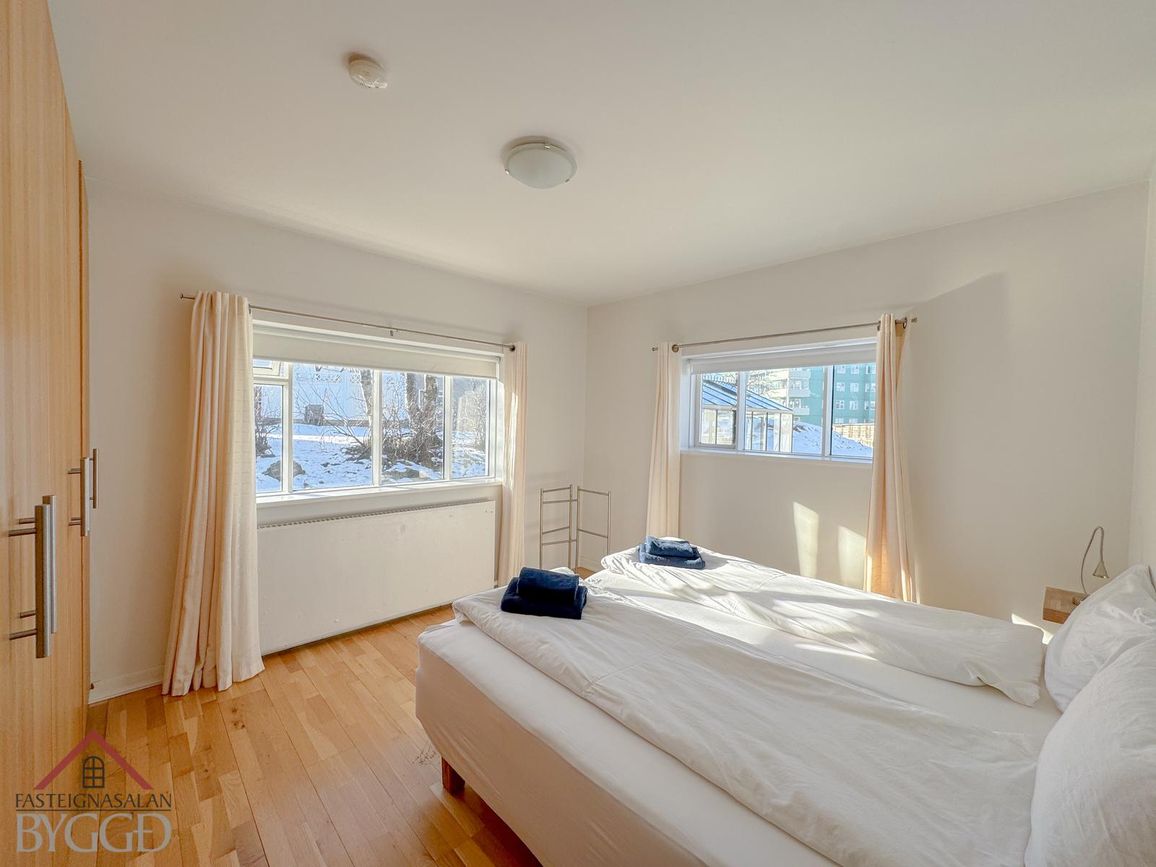 Munkaþverárstræti 33, 600 Akureyri