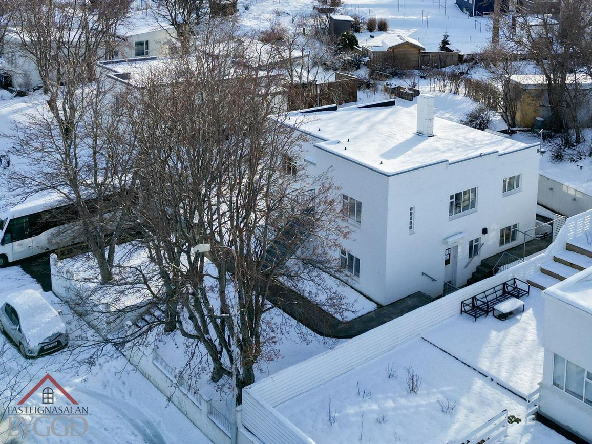 Munkaþverárstræti 33, 600 Akureyri
