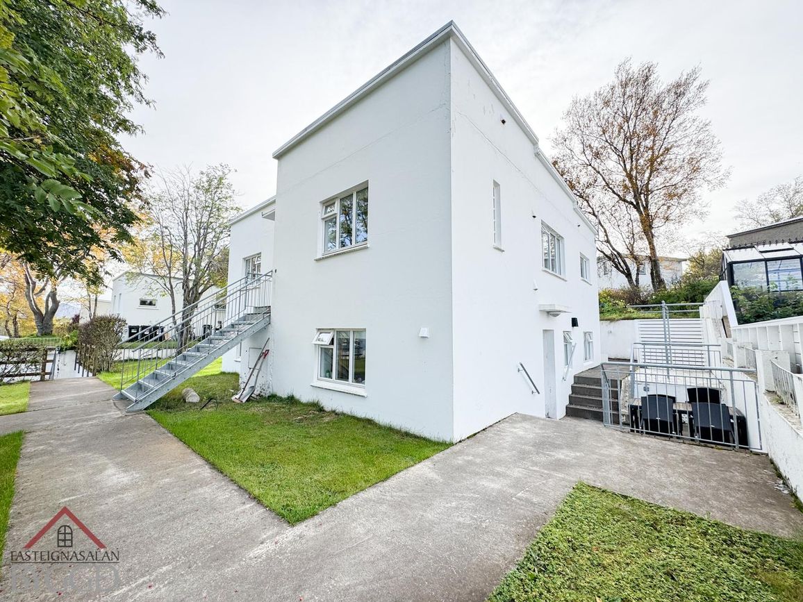 Munkaþverárstræti 33, 600 Akureyri