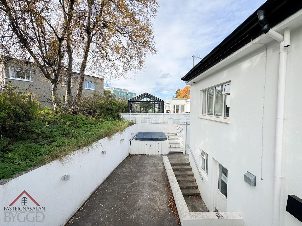 Munkaþverárstræti 33, 600 Akureyri