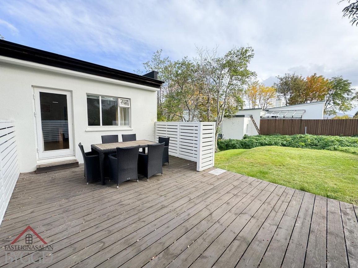 Munkaþverárstræti 33, 600 Akureyri