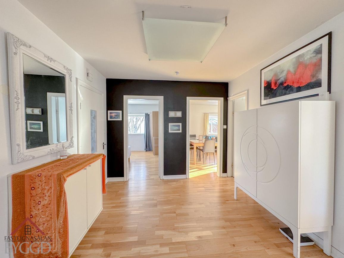 Munkaþverárstræti 33, 600 Akureyri