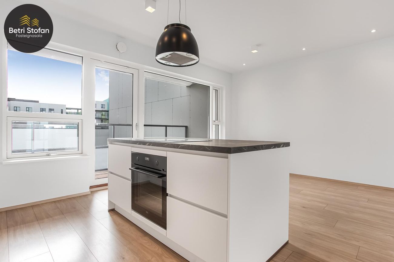 Smyrilshlíð 18, 102 Reykjavík