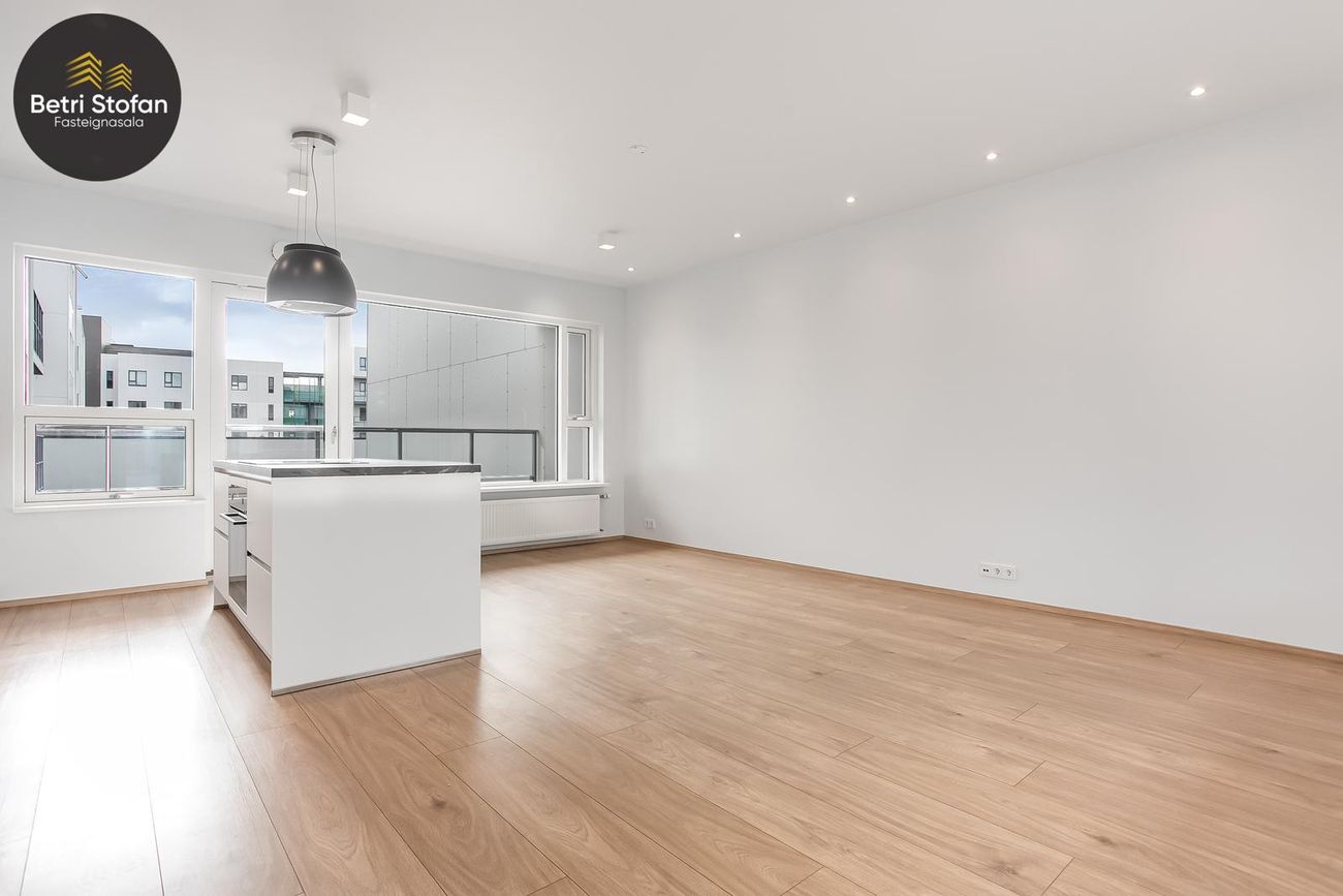 Smyrilshlíð 18, 102 Reykjavík