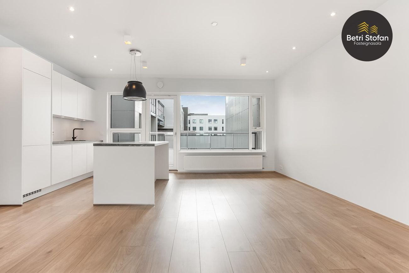 Smyrilshlíð 18, 102 Reykjavík