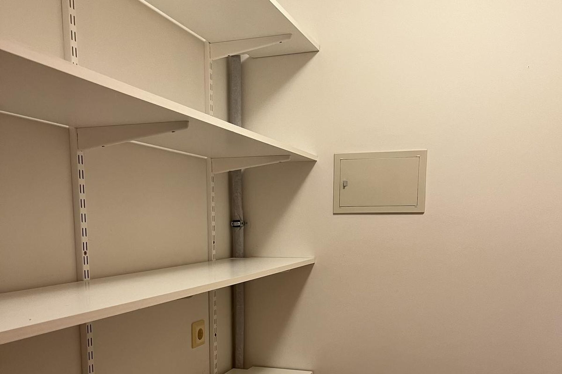 Kirkjuvegur 1, 230 Reykjanesbær