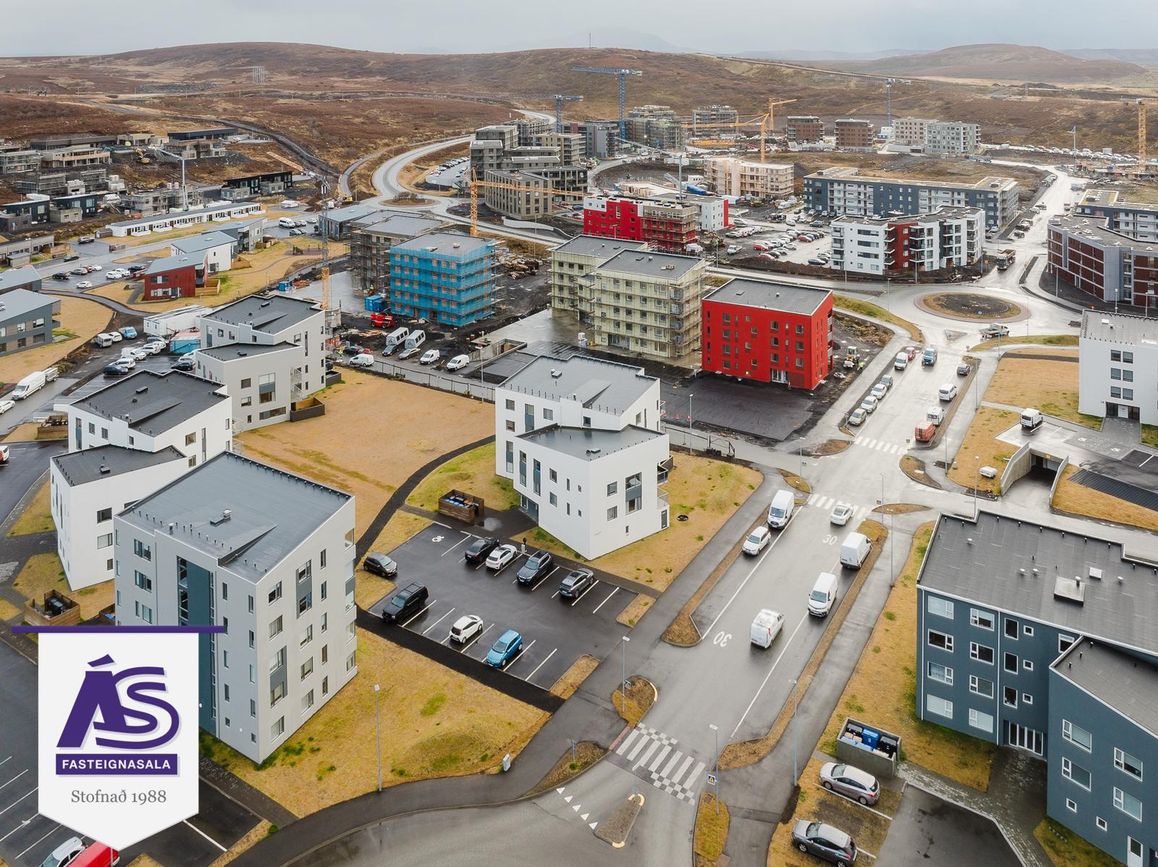 Hádegisskarð 2, 221 Hafnarfjörður