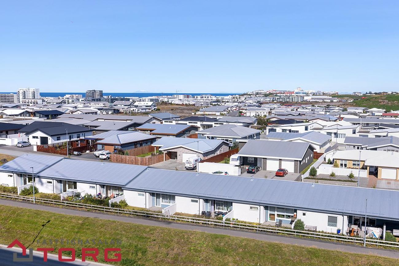 Áshamar 8, 221 Hafnarfjörður