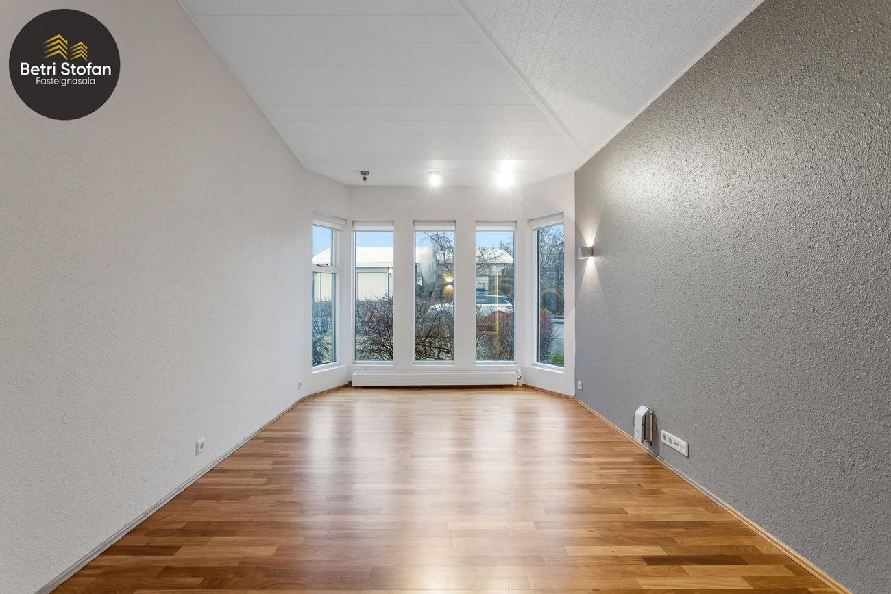 Dverghamrar 24 - 0101, 112 Reykjavík