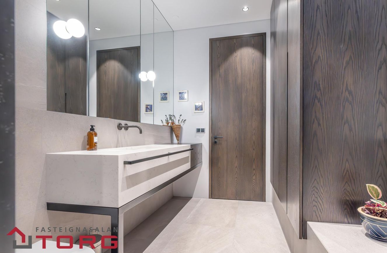 Lautarvegur 8, 103 Reykjavík