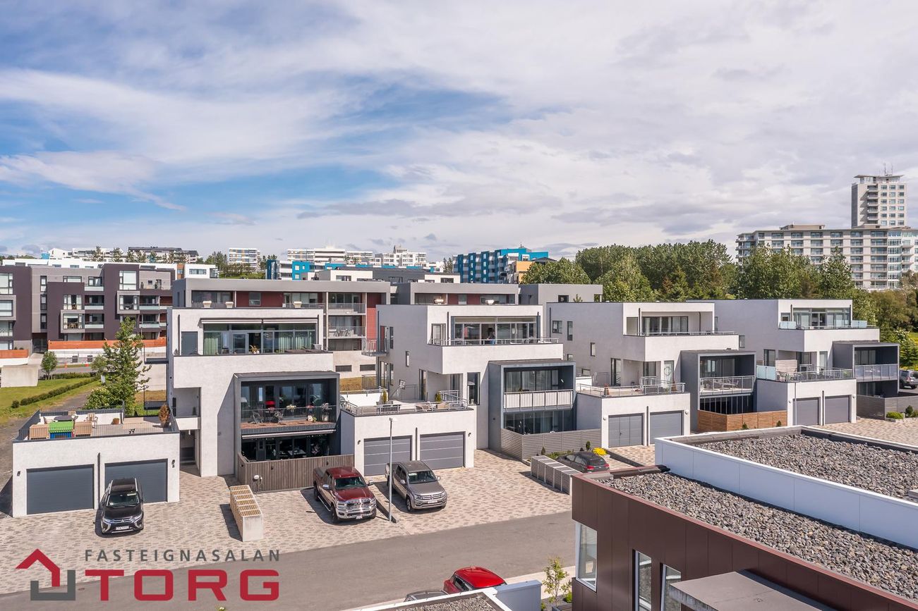 Lautarvegur 8, 103 Reykjavík