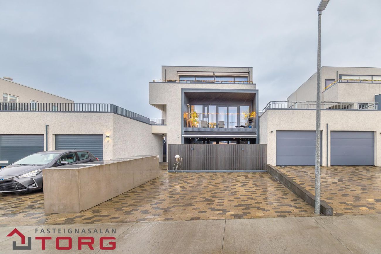 Lautarvegur 8, 103 Reykjavík