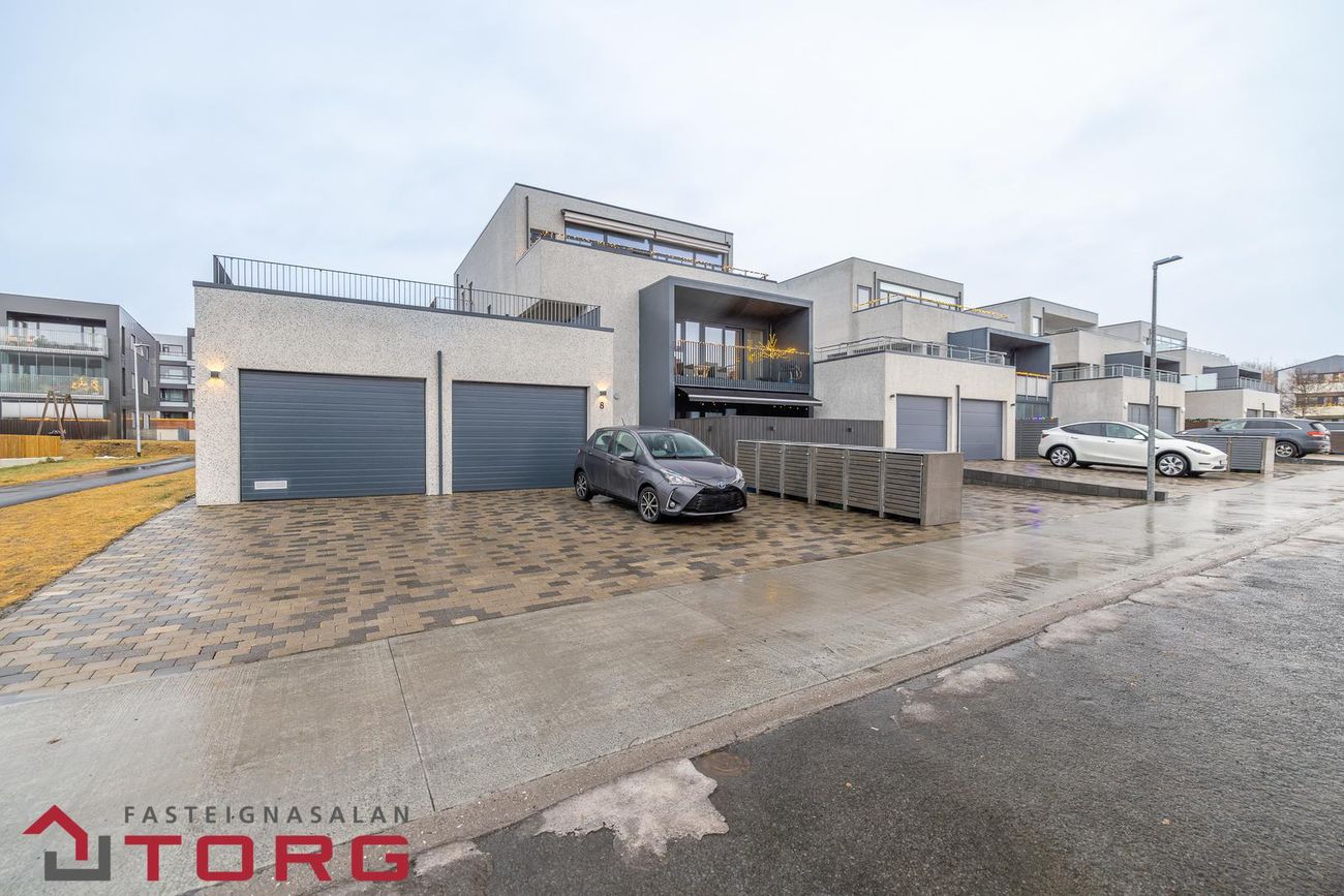 Lautarvegur 8, 103 Reykjavík