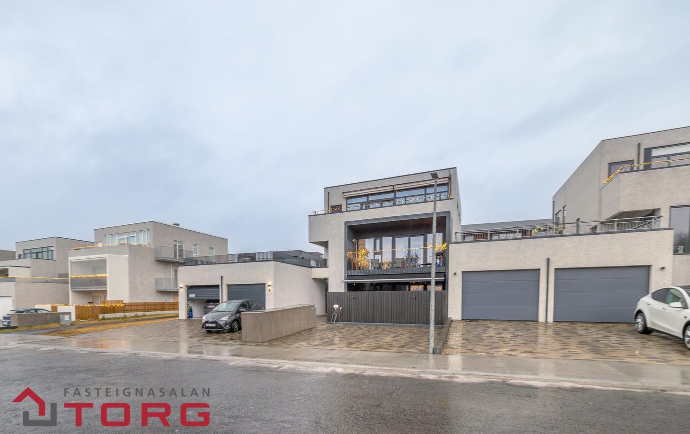Lautarvegur 8, 103 Reykjavík