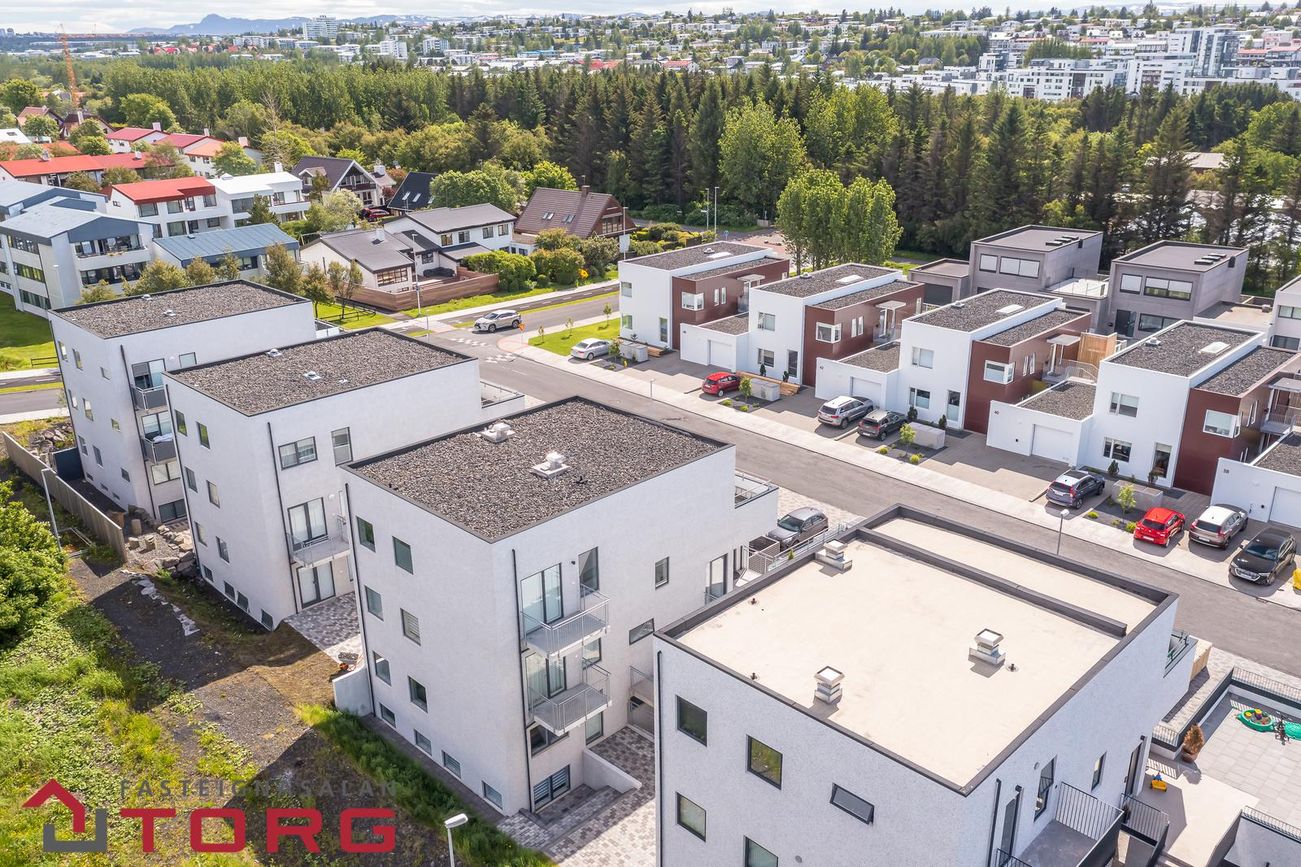 Lautarvegur 8, 103 Reykjavík