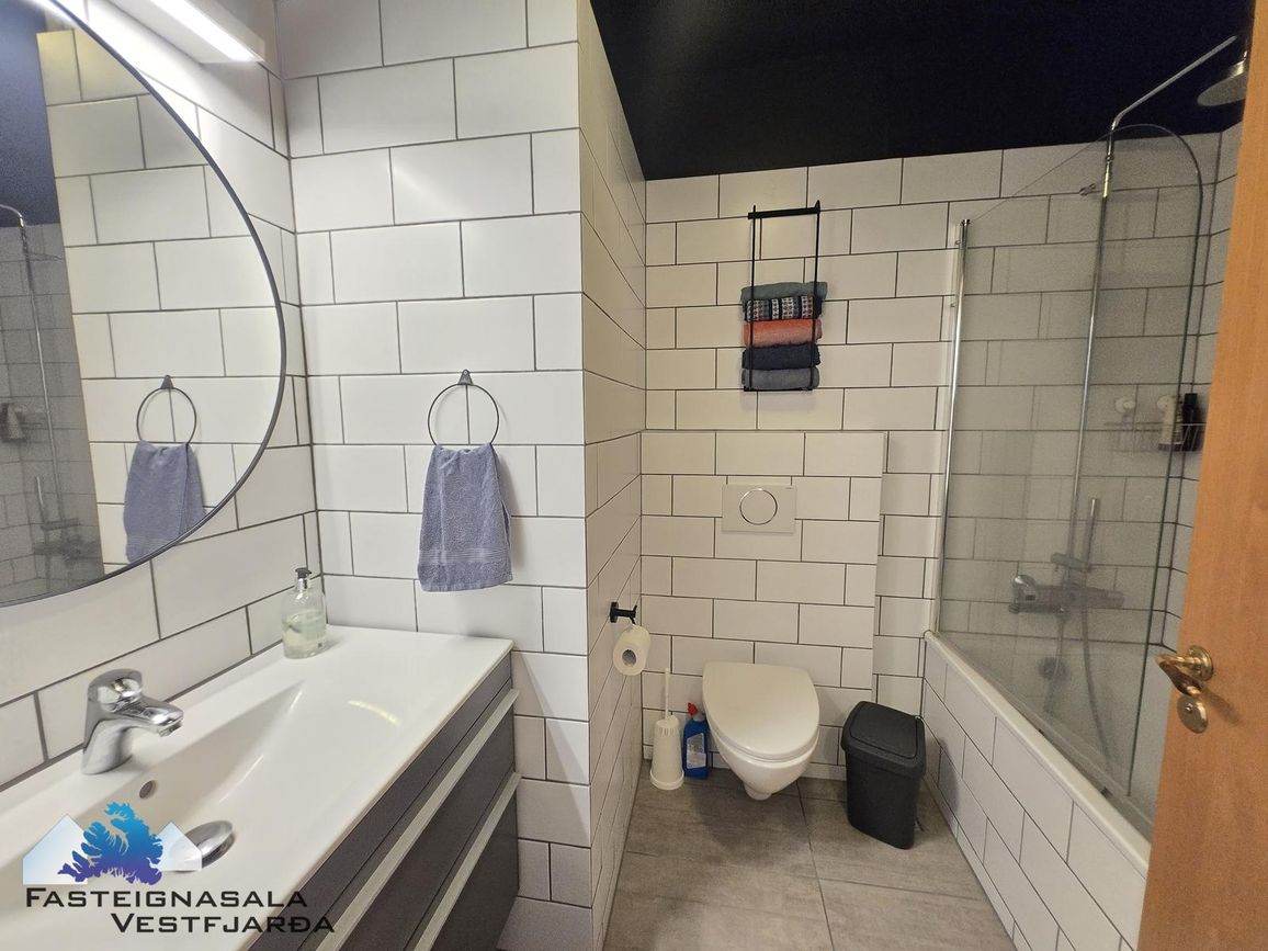 Urðarvegur 80 - 0203, 400 Ísafjarðarbær