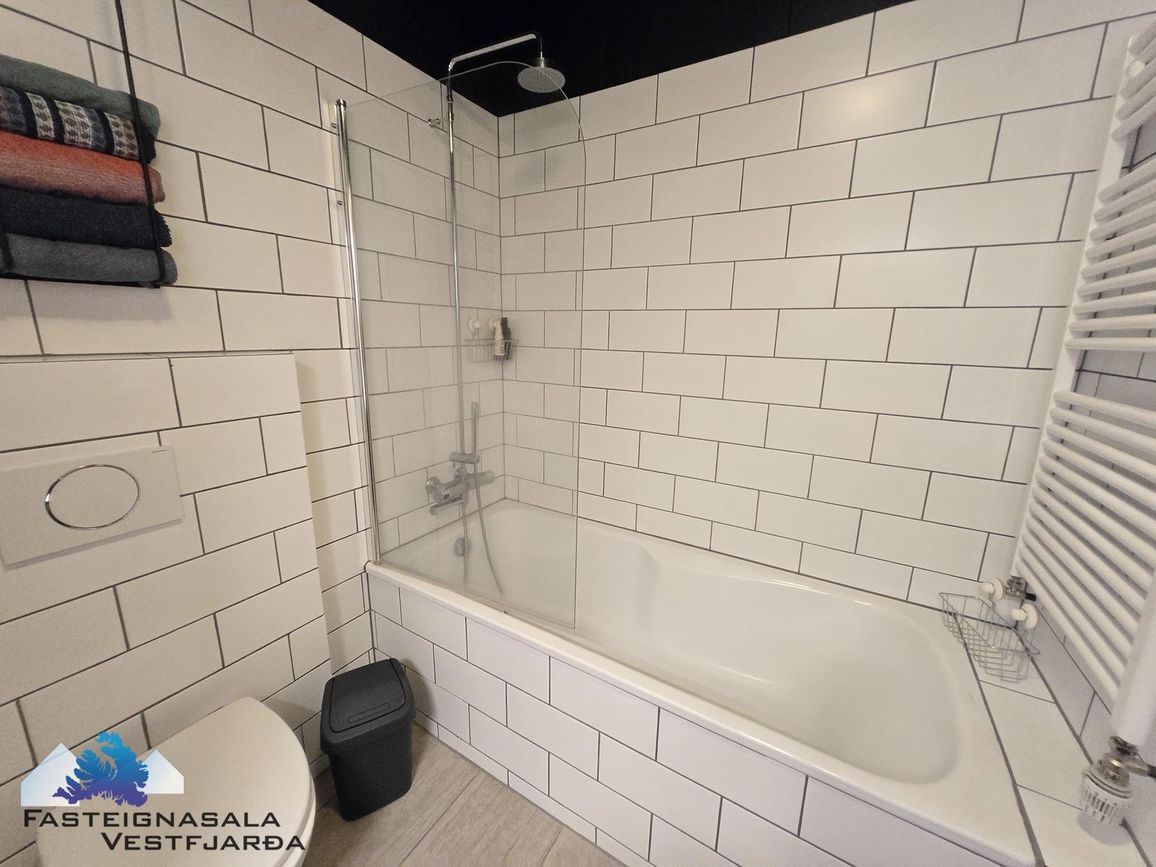 Urðarvegur 80 - 0203, 400 Ísafjarðarbær