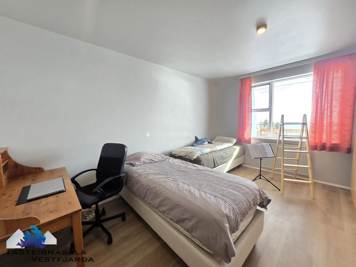 Urðarvegur 80 - 0203, 400 Ísafjarðarbær