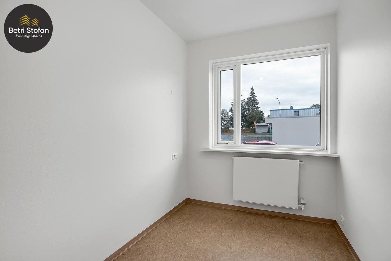 Hrafnhólar 6 6-8 - 0104, 111 Reykjavík