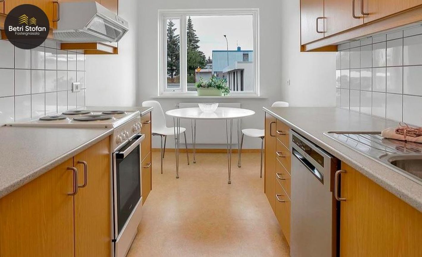 Hrafnhólar 6 6-8 - 0104, 111 Reykjavík