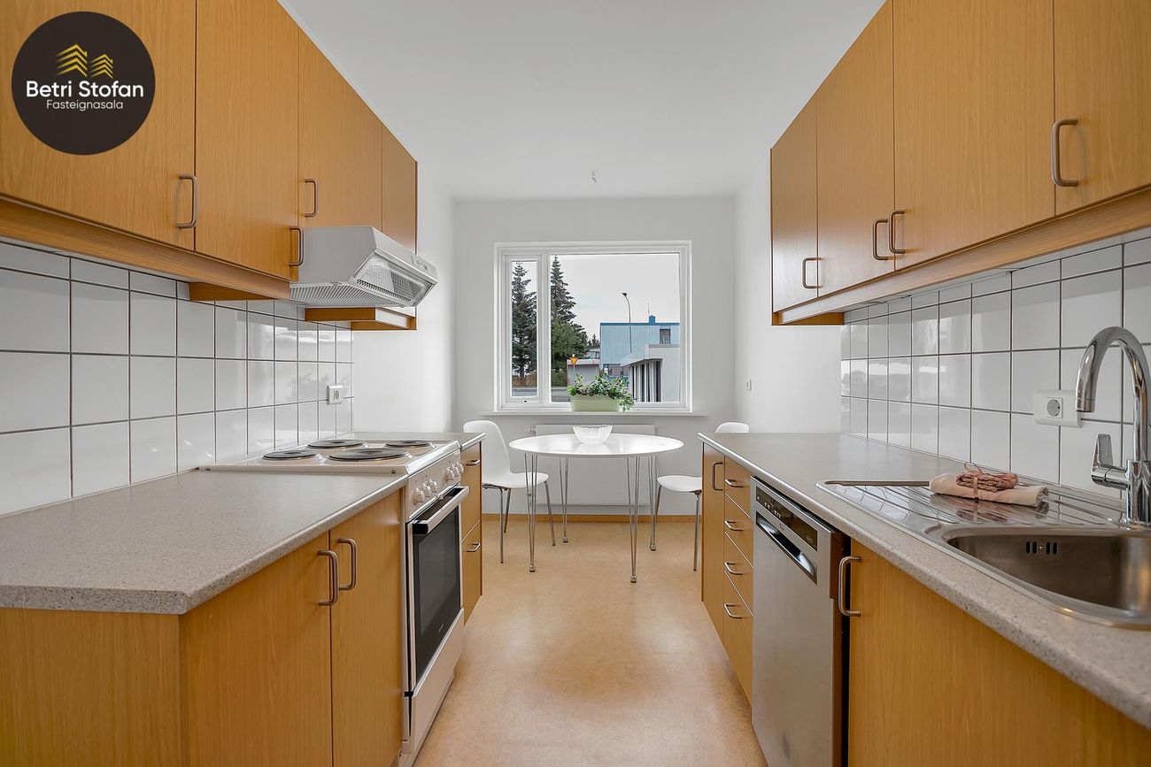 Hrafnhólar 6 6-8 - 0104, 111 Reykjavík