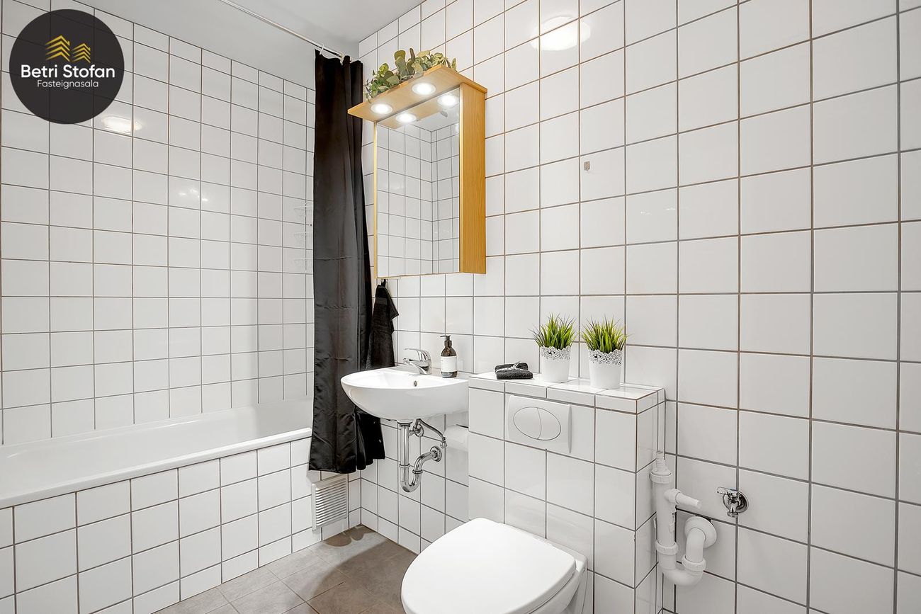 Hrafnhólar 6 6-8 - 0104, 111 Reykjavík